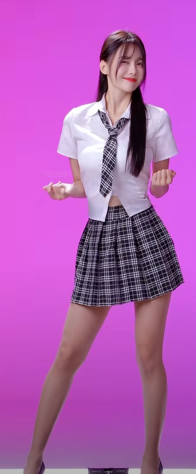 춤추는 치어리더 이아영.gif