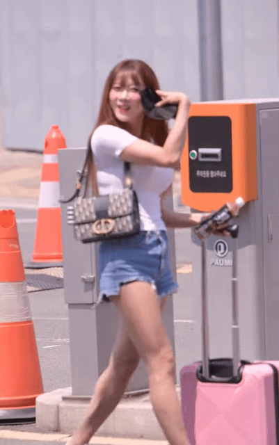 8ecbb12faa73fc939bb26fa8f5e197b04fef6381