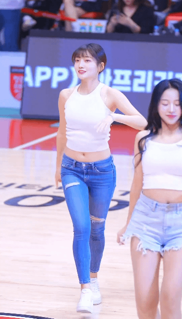 청바지 흰티 박소영 치어리더.gif
