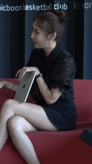 [연예] [움짤]         다리 꼰 박지영 아나운서 -  와이드섬