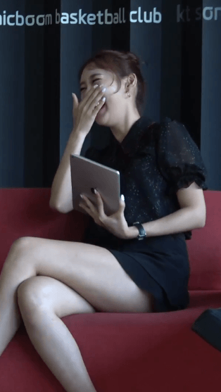 [연예] [움짤]         다리 꼰 박지영 아나운서 -  와이드섬