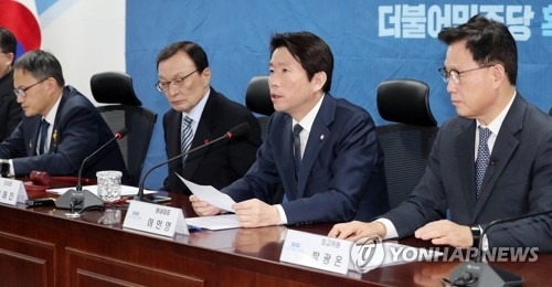 발언하는 이인영 원내대표 (서울=연합뉴스) 하사헌 기자 = 더불어민주당 이인영 원내대표가 17일 오전 서울 여의도 국회 의원회관에서 열린 확대간부회의에서 발언하고 있다. 2020.1.17 toadboy@yna.co.kr