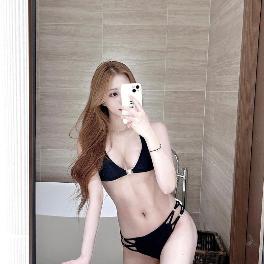 셀카 찍는 @hu.3.sh.jpg