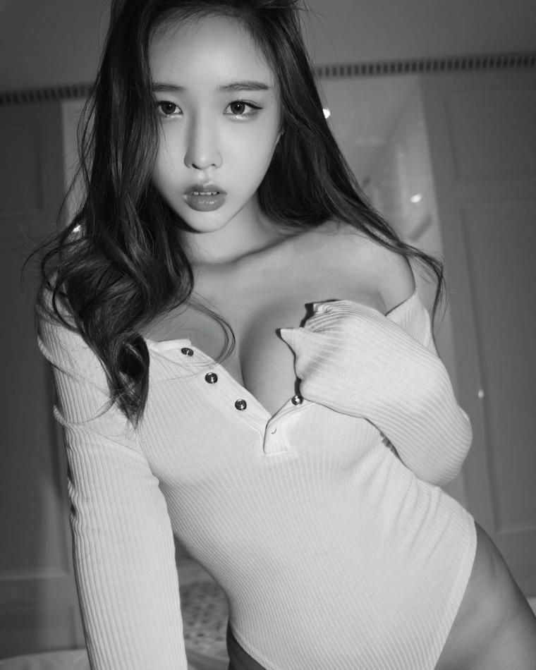 레이싱모델 오아희 흑백사진