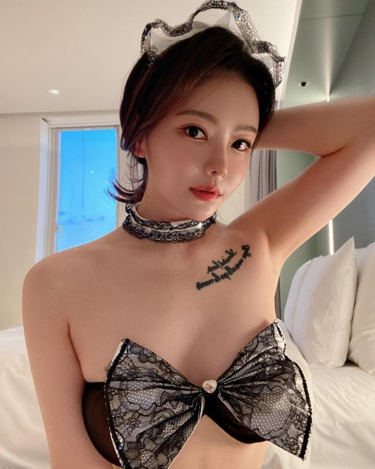 모델 안정미 침대위 이벤트 속옷 튜브탑