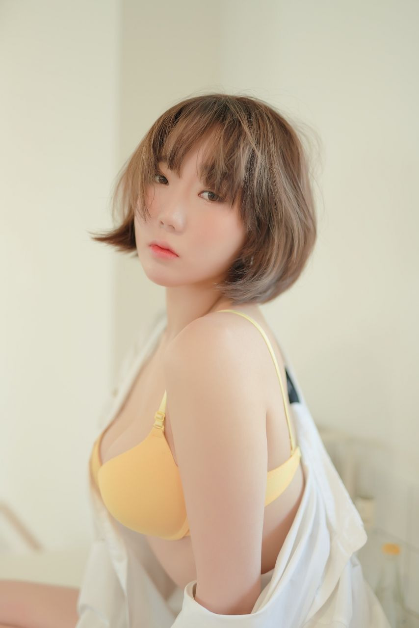 모델 랑랑 노란 란제리 화보