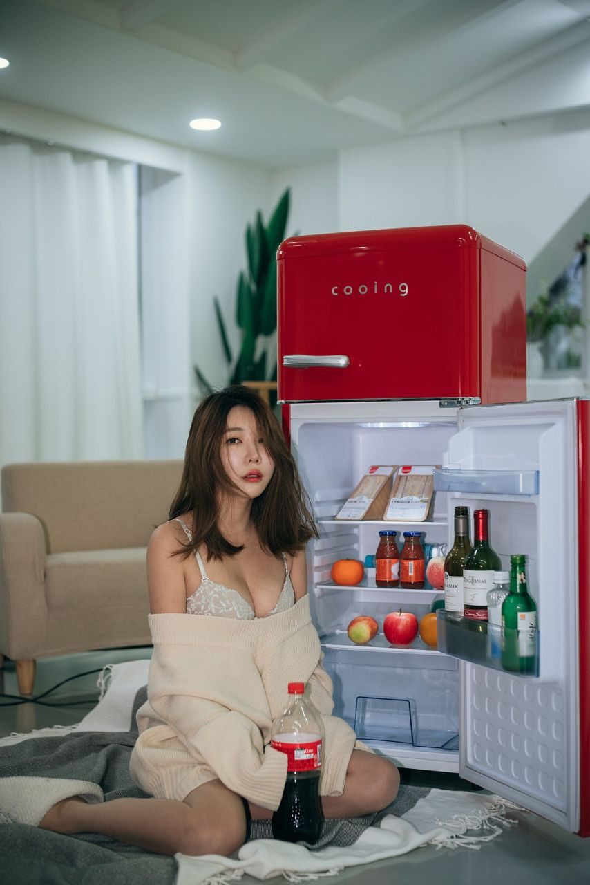 살짝 보여주는 레이싱 모델 도희