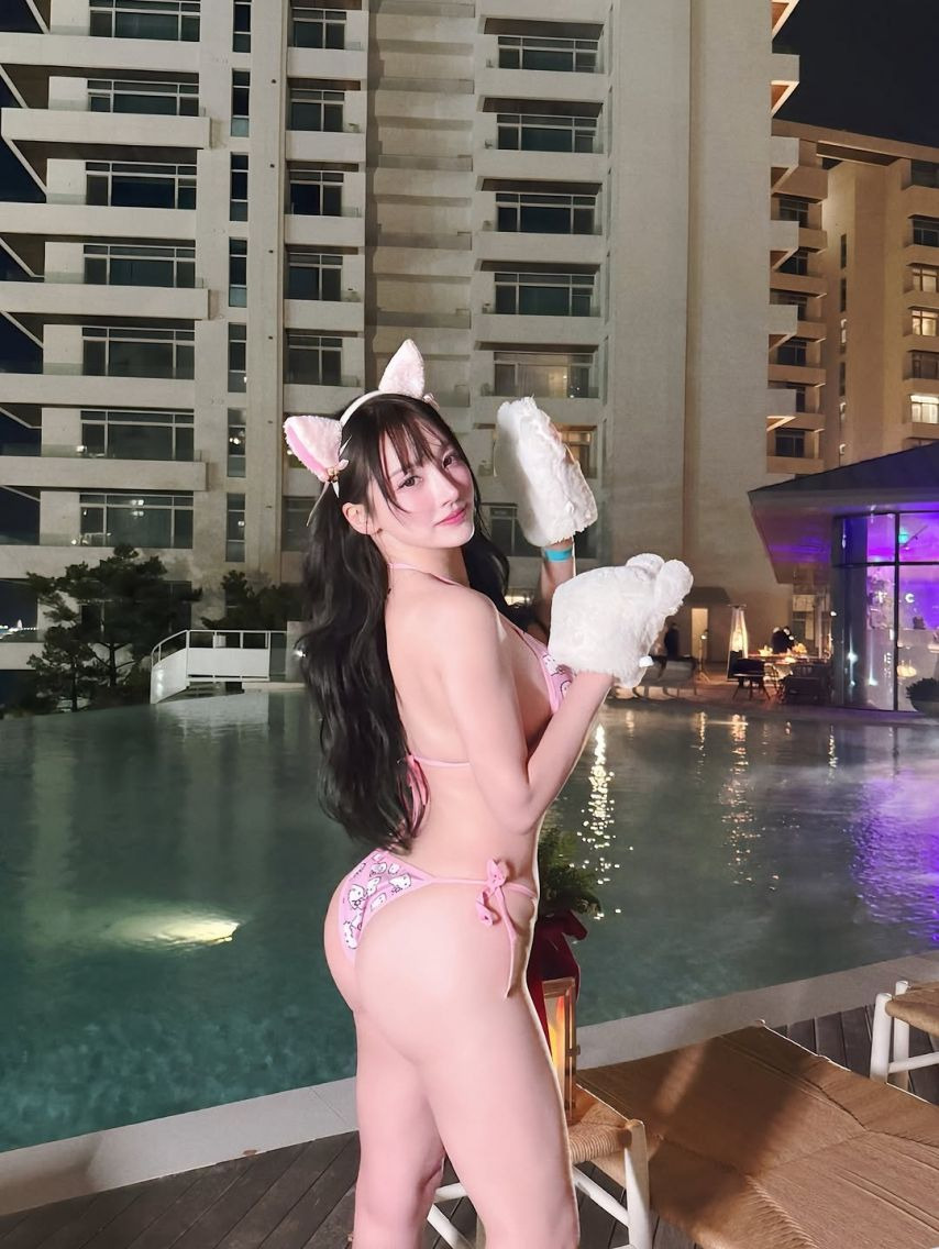 연말파티 다녀온 오은담 키티 비키니