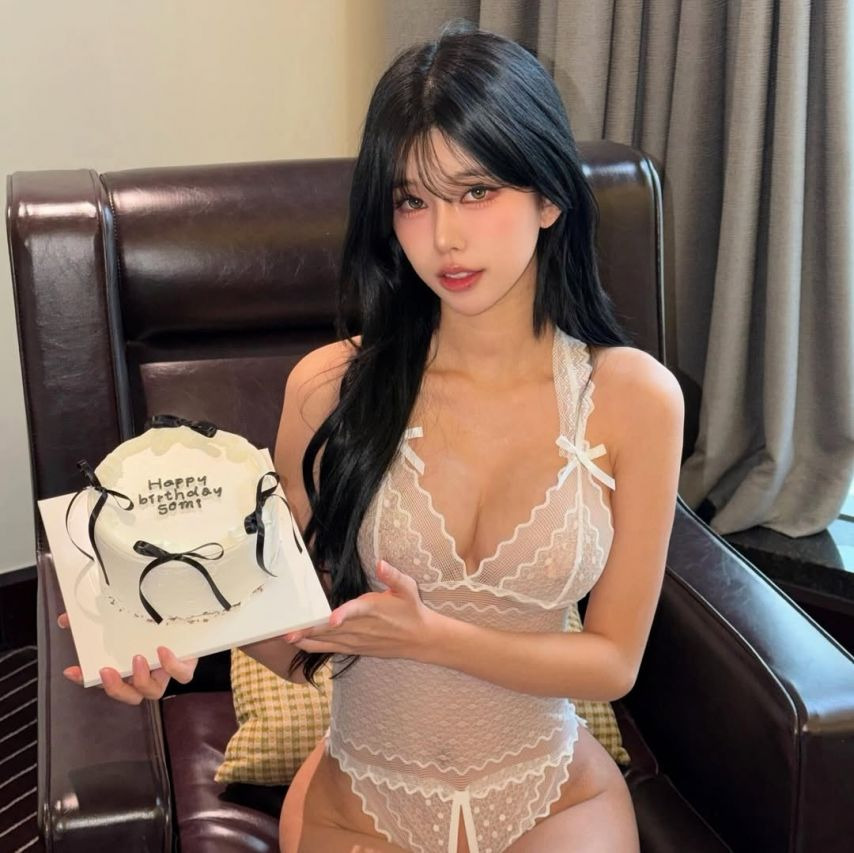 생일 케익 인증하는 최솜이