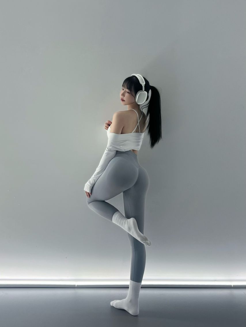 나나윤(김나윤) 탱글힙 레깅스 뒤태