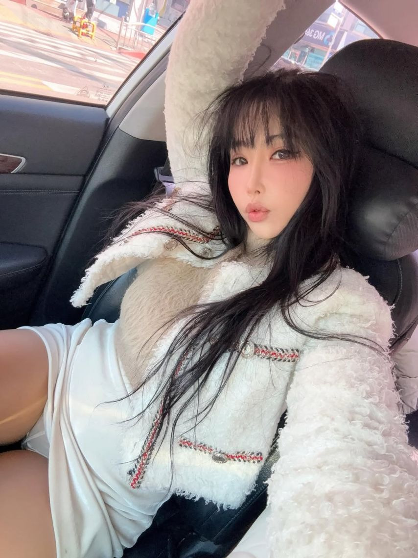 임수아 밑에만 보지 말고 나랑 데이트 해줘