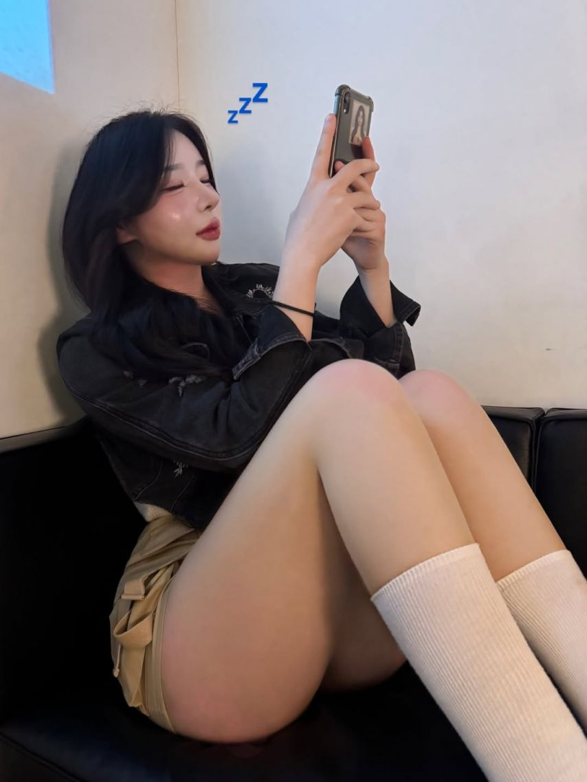 린카짱(qxox_xul) 엉벅지가 야해 보이나