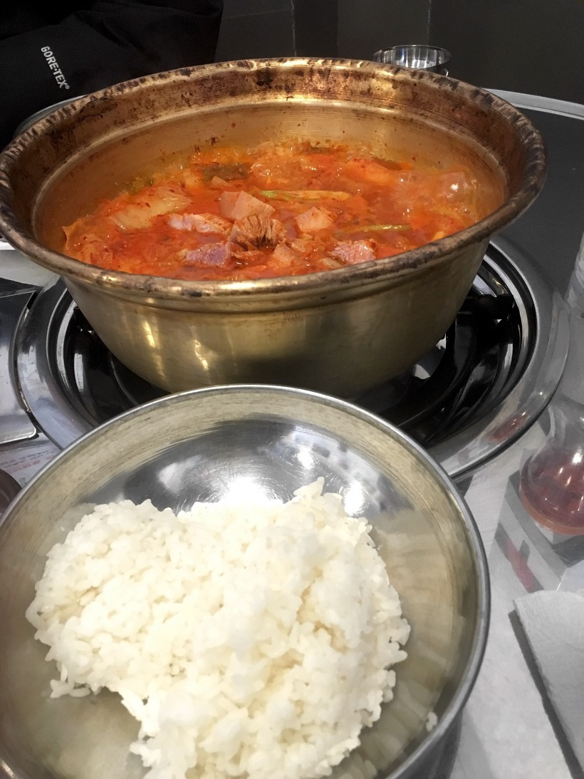 김치찌개와 대접밥