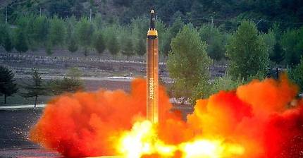 북미간 노르웨이 오슬로 접촉 직후 북한은 중장거리 탄도미사일인 화성-12형 발사실험을 실시했다.[사진=연합뉴스]