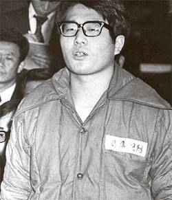 1974년 11월 20일 서울고법 항소심 선고공판의 문세광. 내란 목적 살인 등의 혐의로 사형을 언도 받고, 그해 12월 형이 집행됐다. [중앙포토]