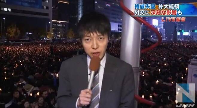 민중총궐기 집회 현장에서 소식을 전하고 있는 일본 TBS 방송의 리포팅 모습