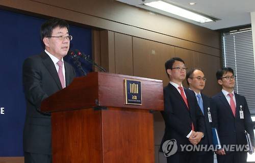 검찰 최순실 수사 중간발표       (서울=연합뉴스) 김현태 기자 = 20일 오전 서초구 서울중앙지검에서 이영렬 서울중앙지검장이 최순실 의혹 관련 수사발표를 하고 있다.     mtkht@yna.co.kr