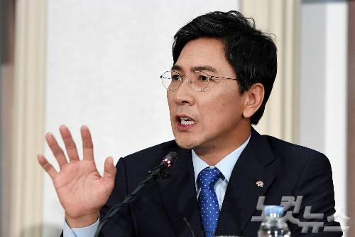 안희정 충남도지사 "박근혜 대통령 대국민담화, 정쟁으로 이끌겠다는 전략" | 인스티즈