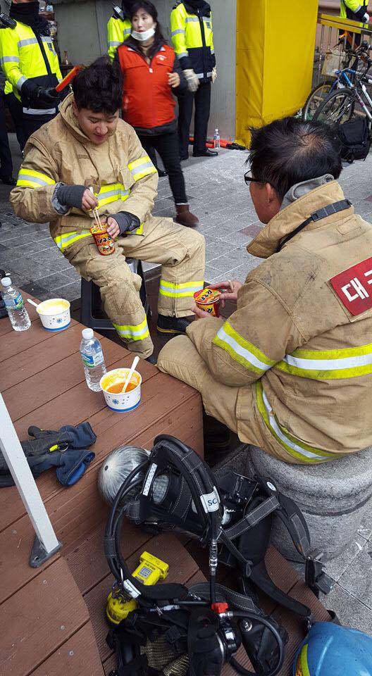 서문시장 화마와 싸우고 컵라면으로 끼니 때우는 소방관들 | 인스티즈