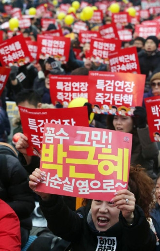 박근혜 대통령 2월 탄핵과 황교안 대통령 권한대행 사퇴 등을 요구하는 14차 촛불집회가 4일 오후 서울 광화문 광장에서 열렸다./사진=김창현 기자