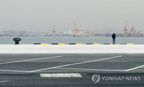 크루즈 관광객 없이 바닷바람만 [연합뉴스 자료 사진]