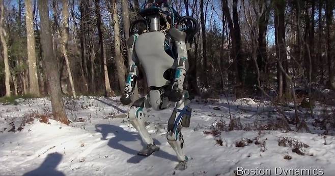 보스턴 다이내믹스가 개발한 휴머노이드 로봇 ‘아틀라스’. 유튜브 갈무리