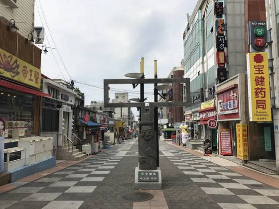 중국인 관광객이 많이 찾았던 제주시 연동 바오젠 거리는 한산한 모습이다. [중앙포토]