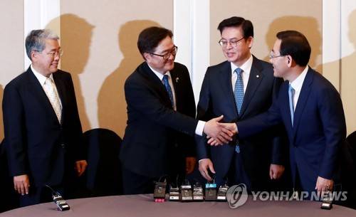 왼쪽부터 국민의당 김동철, 더불어민주당 우원식, 자유한국당 정우택, 바른정당 주호영 원내대표.