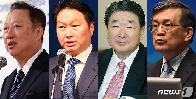 방미 경제인단으로 문재인 대통령의 첫 미국 방문길에 동행한 박용만대한상공회의소 회장(맨 왼쪽부터), 최태원 SK그룹 회장, 구본준 LG그룹 부회장, 권오현 삼성전자 부회장(CEO)© News1 최진모 디자이너