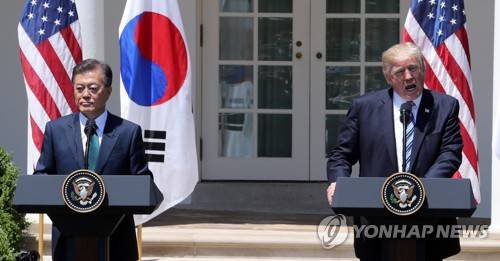(워싱턴=연합뉴스) 배재만 기자 = 문재인 대통령과 도널드 트럼프 미국 대통령이 30일 오전(현지시간) 워싱턴 백악관 로즈가든에서 열린 공동 언론 발표에서 발언하고 있다. 2017.7.1      scoop@yna.co.kr