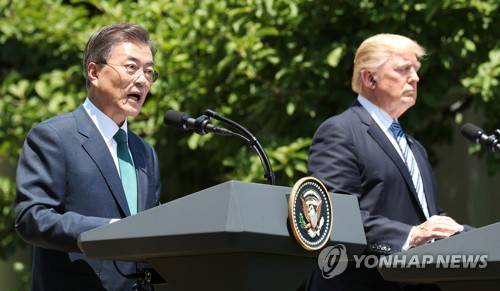 (워싱턴=연합뉴스) 배재만 기자 = 문재인 대통령이 30일 오전(현지시간) 워싱턴 백악관 로즈가든에서 열린 도널드 트럼프 미국 대통령과의 공동 언론 발표에서 발언하고 있다. 2017.7.1  scoop@yna.co.kr  (끝)