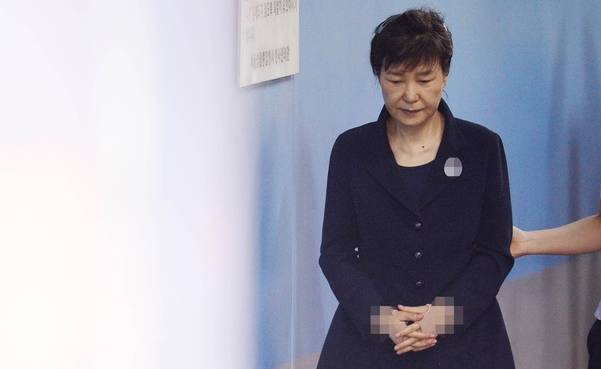 박근혜 전 대통령이 지난 7월 4일 자신의 형사재판에 참석하기 위해 서울중앙지법에 출석하고 있다./연합뉴스 제공