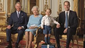 영국 왕실 4대 기념사진. 왼쪽부터 찰스 왕세자와 여왕, 조지 왕자, 윌리엄 왕세손.[중앙DB]