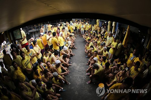 '콩나물시루' 같은 필리핀 케손시 교도소[EPA=연합뉴스 자료사진]