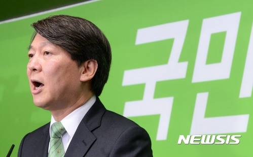 【서울=뉴시스】홍효식 기자 = 국민의당 안철수 전 대표가 3일 오후 서울 여의도 당사에서 8.27 전당대회 당대표 출마선언을 하고 있다. 2017.08.03. yesphoto@newsis.com