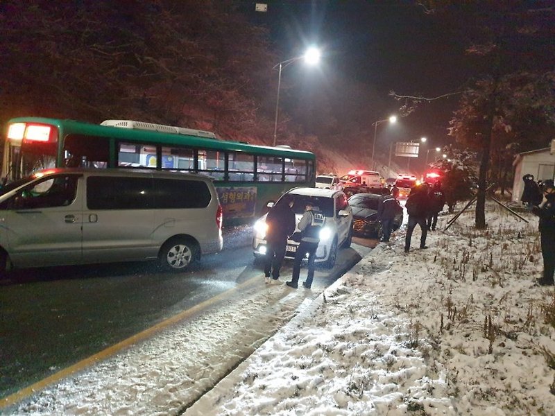 구리포천고속도로 40중 충돌 교통사고