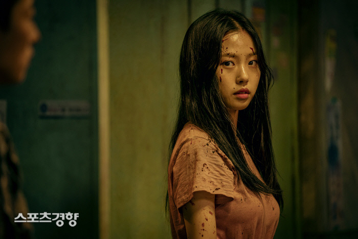 고민시 사과에도 미성년 음주 논란 갑론을박