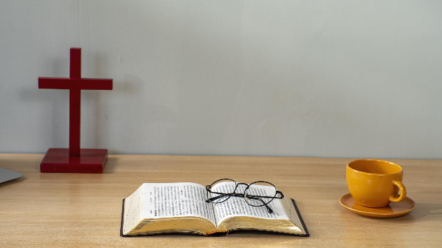 [하나님의 약속]하나님을 믿으면서 절대 성경을 떠나서는 안 됩니다. 만일 성경을 떠나면 가짜이고 이단입니다. 이 말이 도대체 성립됩니까?