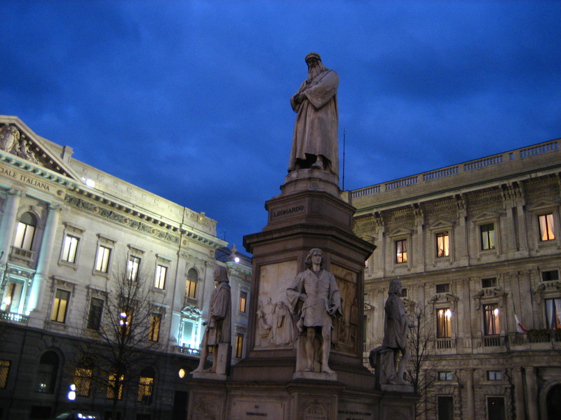이탈리아 밀라노 여행기 - 이탈리아 명품, 밀라노 명품거리, 몬테나폴레오네, Via Monte Napoleone, 레오나르도 다빈치 동상