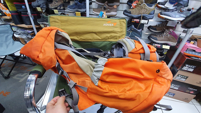 사용자 편의를 위해 등산복,스틱,배낭,텐트,폴,스틱 수리 접수 하는곳