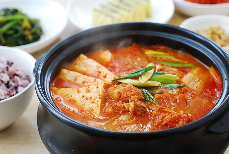 '위'에 해로운 음식 많은 한국...먹는 빈도 조절해야 건강