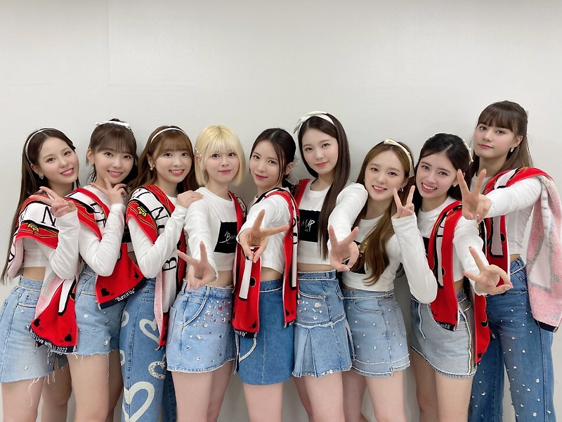 '걸그룹 명가' JYP가 육성한 일본 걸그룹 니쥬, 내년 한국어 앨범 발매...아이브·뉴진스에 도전장 내민다