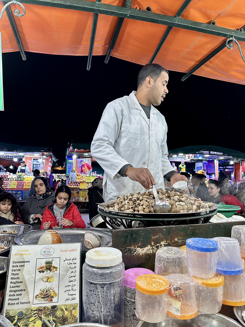 제마알프나 광장에서 꼭 먹어봐야 할 음식 - 달팽이수프 | 모로코 달팽이수프 | 모로코 에스까르고 | 바부슈 Babbouche