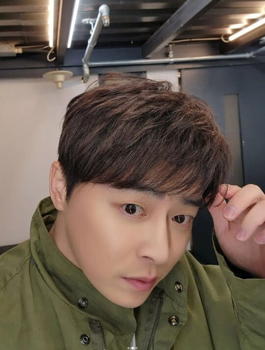 조정석, 머리 내린 '덮정석'에도 훈훈 비주얼! 심장이 두근두근 [사진]