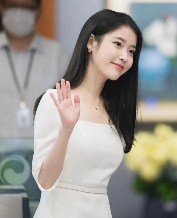 아이유, 울진삼척 산불 피해 지원 1억원 기부