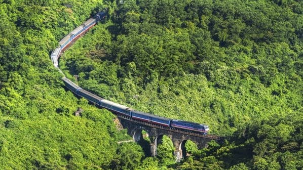 베트남, 587억 달러 사상 최대 규모 고속철도 프로젝트 추진,,,한국건설사 수주 기대 Vietnam Considers $58.7 Billion High-speed Railway