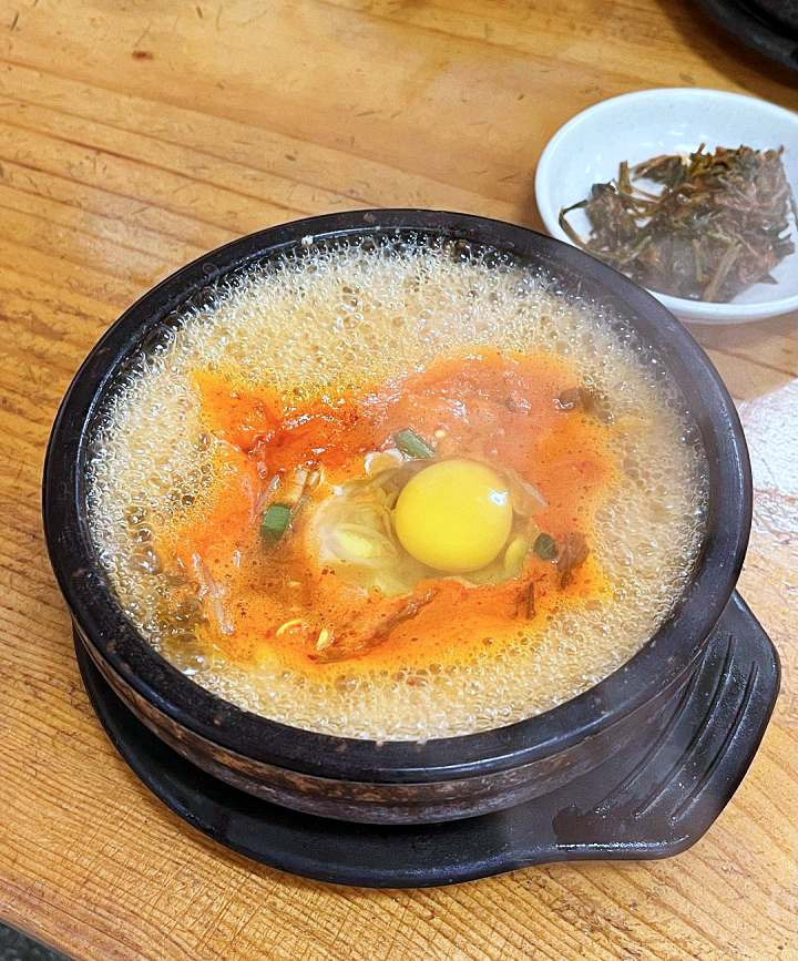 백반기행 관악 서울대입구 맛집 콩나물 해장국 24시간 영업 전주 콩나물 국밥 보쌈 식객 허영만 박은영 편 소개