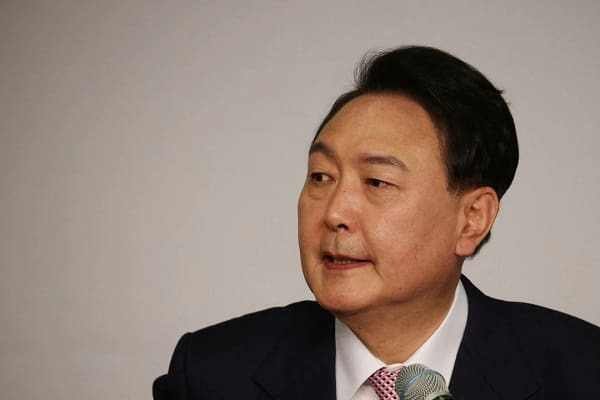 청와대 이전에 대해 외신은 뭐라고 할까...선관위 이슈 파묻혀 Good move? S.Korean president's home stirs feng shui furore