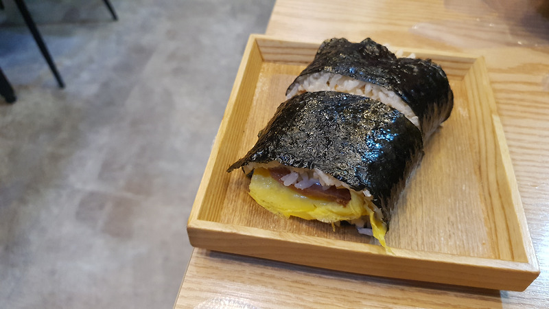 사각김밥이 특이한 24시간 분식점 새마을분식