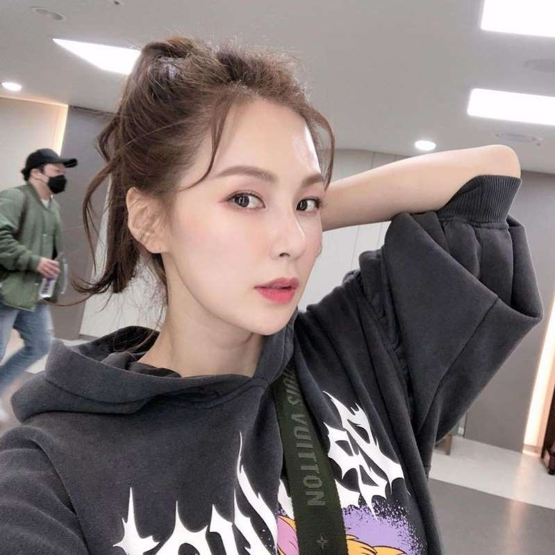 채연, 44살 맞아? 믿을 수 없는 동안 미모 셀카[SNS컷]